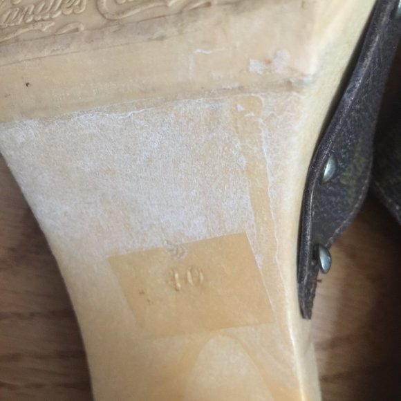 VINTAGE MULES CLOGS WOMENS 40 BROWN COATED CANVAS PLASTIC PLATFORM HEELS BOHO - Picture 14 of 16